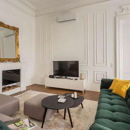 Riverside Apartment *