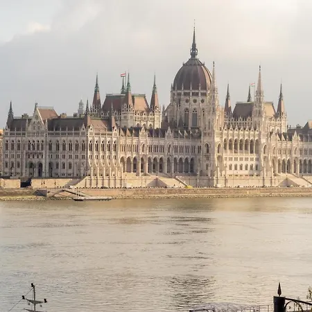 Riverside * Budapest